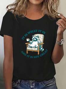 Premium Quality Women's Short-Sleeved Cotton T-Shirt With A Printed Design, Casual Fit, And A Slim Fit. The Shirt Features A Charming Coffee-Drinking Raccoon Print. It's Soft, Comfortable, And Perfect For Everyday Wear. A Versatile Top. . - 黑色 - 查看 1