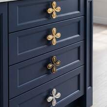 1pc Luxury Four-Petal Flower-Shaped Cabinet Handles, French Retro Zinc Alloy Drawer Knobs, Elegant Decorative Furniture Wardrobe Door Handles, Suitable For Kitchens, Dressing Tables, Wardrobes, Universal Home Hardware - A - View 4