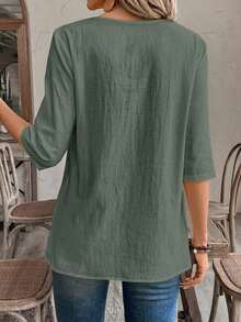 Women's White Blouse With V-Neck Patchwork Design - 軍綠色 - 查看 3