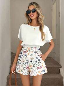 Conjunto de 2 piezas casual y elegante para primavera/verano con blusa de cuello redondo con estampado floral vintage y dobladillo recogido, y shorts con bolsillo con volante en la cintura - Multicolor 4 - Ver 5