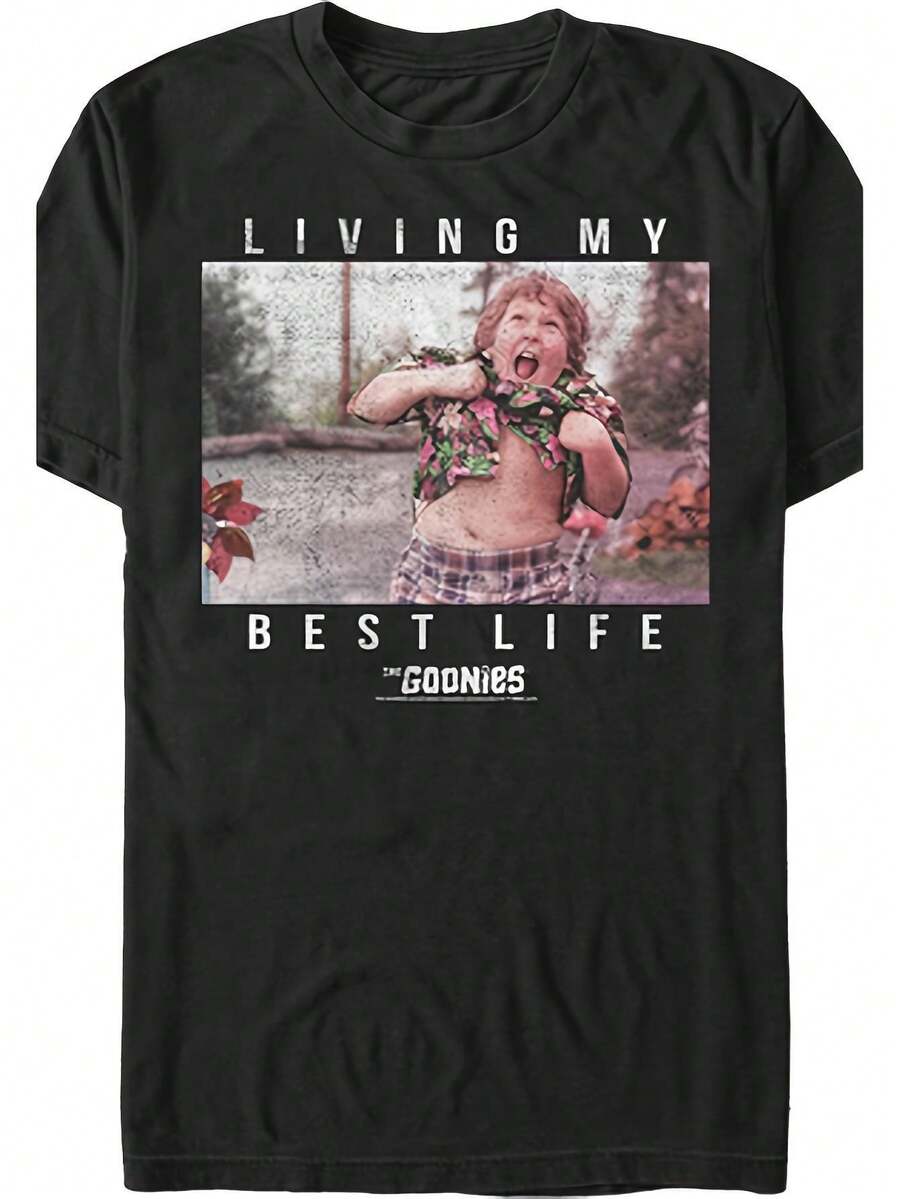 Camiseta Vibrante de Los Goonies, Corte Holgado con Diseño de Los Goonies, Estoy Viviendo Mi Mejor Vida, Estampado Brillante, Cuello Redondo Casual, 220 Gramos, Ropa Casual Elegante para Hombre - Negro - Ver 1