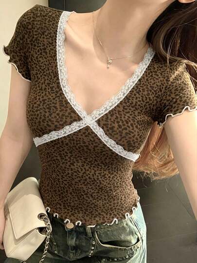 2026 New Sexy Leopard Print Lace Patchwork V-Neck Cropped Knit Top, Fitted Stretchy Knit Fabric Casual Street Style Blouse For Spring/Summer/Autumn, Suitable For Birthday Party, Clubbing