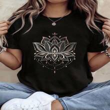 Camiseta informal de algodón de manga corta y cuello redondo para mujer con estampado de loto estilo bohemio, ideal para yoga y uso diario. - Negro - Ver 1