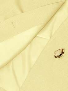 Chaqueta de mujer con cuello en V elegante, hombros anchos, bajo asimétrico, botones decorativos y mangas cortas, diseño minimalista y versátil para el uso diario - Amarillo - Ver 7