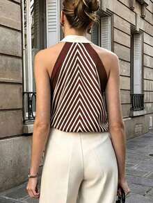 2026 Nuevo estilo urbano chic de verano, top sin mangas geométrico negro y albaricoque, tela de satén fluida, diseño de escote en V con cintura anudada, sensación de alta gama para ir y venir y uso casual, tela cómoda, camiseta de elegancia francesa para ir y venir y vacaciones, dobladillo elástico, lazo delantero, nueva camiseta de verano para mujer, top camiseta elegante - Burdeos - Ver 2