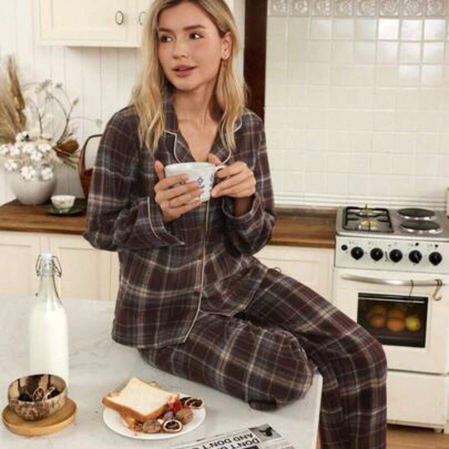 Doze Lane Cotton Fabric Plaid Casual Lapel Collar Long Sleeve Pajama Set For Women Plaid Pajamas Women Pajama Set Fall Pajamas For Women Comfy Pajama Set Checkered Pajamas Women Pajama Sets Comfy Pajama Sets Winter Pajamas Fall Clothes, Cozy And Elegant Details - Marrón - Ver 1