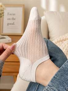 1/4 Pair Women's Black & White Solid Color Mesh Breathable Invisible Boat Socks, Ribbed Non-Slip, Basic Style Suitable For Daily Commute, All Season Wear, Gift Idea, Minimalist Style Suitable For Students And Workplace Daily, Easy To Match, Comfortable Fabric, Holiday Gift, Random Mixed Colors - Black and White - View 5