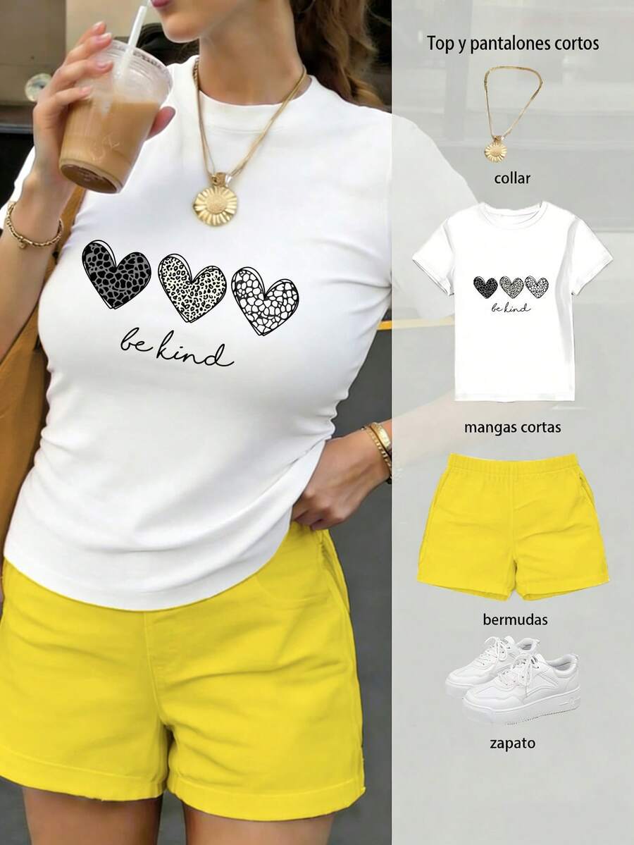 Conjunto de blusa y pantalones cortos para mujer, patrón de corazones de leopardo blanco y negro con texto "be kind", diseño simple y elegante - Camiseta blanca + pantalón corto amarillo - Ver 1