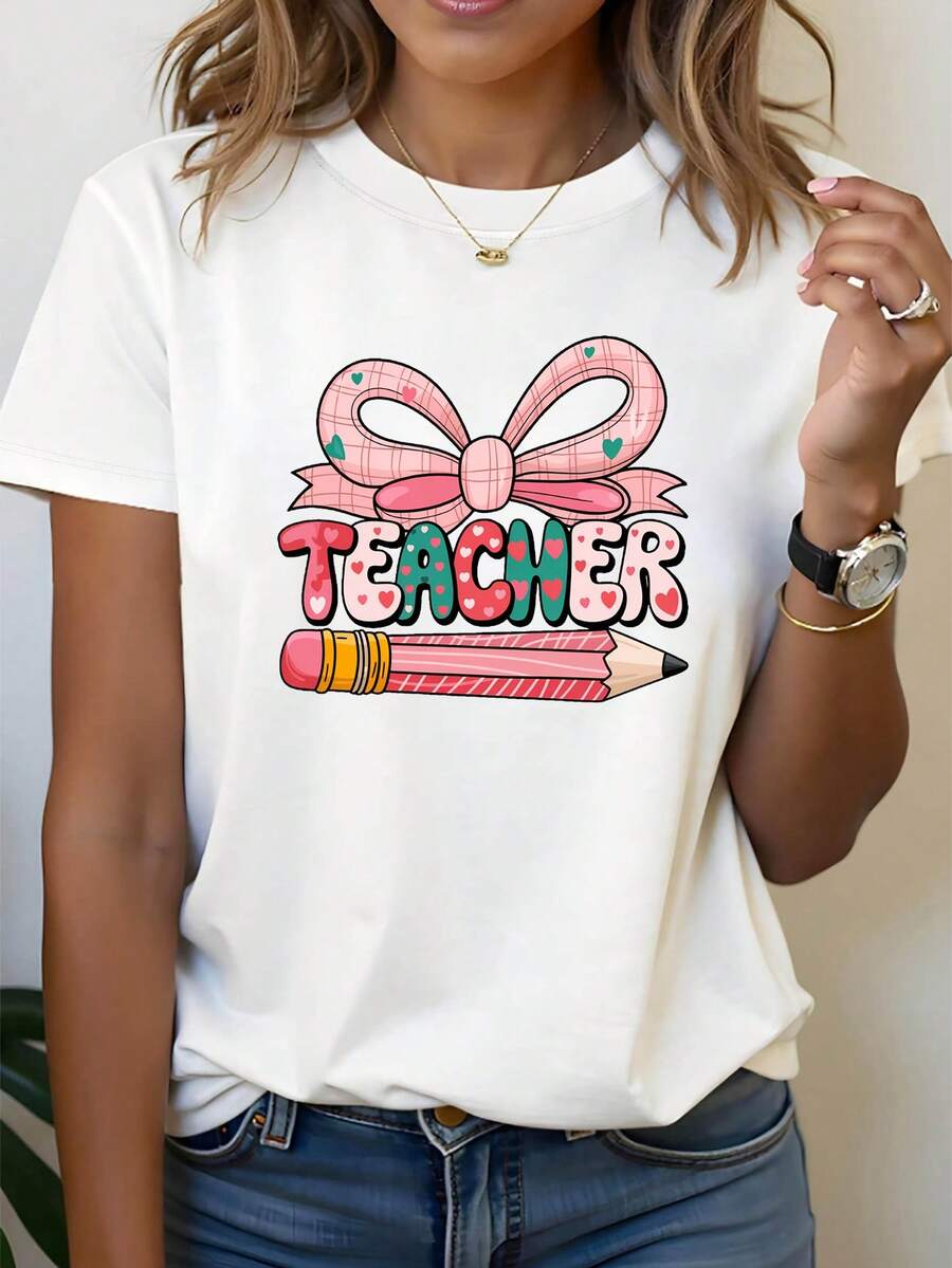 Back To School Season, Sweet Teacher Style, Heart-Shaped Bow And Pencil Elements, TEACHER Pattern Print, Plus Size Women's Casual Round Neck T-Shirt For Spring-Summer, Suitable For Daily Wear, Shopping And Meetings. - 白色 - 查看 1