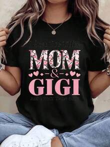 I Have Two Titles, Mom And Grandma, And I Wear Them With Style. Women's T-Shirt, Gift For Mother And Grandmother, Floral Design, Casual T-Shirt For Mother's Day Or Birthday, 220g - Urban Vintage Style, Unisex, Loose Fit, Cotton, Short Sleeve, Crew Neck, 100% Pure Cotton. - 黑色 - 查看 1