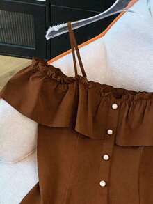 Blusa de hombros descubiertos con botones frontales y volantes de unicolor simple, para verano - Marrón - Ver 3