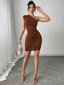 Vestido corto de mujer con decoración de perlas falsas, unicolor y hombro asimétrico - Marrón - Ver 6
