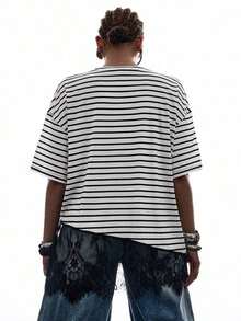 Camiseta holgada de encaje con dobladillo asimétrico a rayas para mujer de talla grande - Blanco y Negro - Ver 2