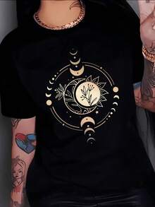 Símbolos de lunas crecientes rodeando un sol dorado con flores que representan la conexión entre naturaleza y energía femenina camiseta de mujer cómoda moderna para uso diario - Negro - Ver 8