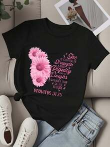 Camiseta de Moda para Mujer con Flores Rosadas y el Versículo Bíblico Proverbios 31:25: Ella Está Vestida de Fuerza y Dignidad y Ríe Sin Miedo al Futuro, Ideal para Ropa Casual y Atuendos Diarios.blusa casual mujer - Negro - Ver 4