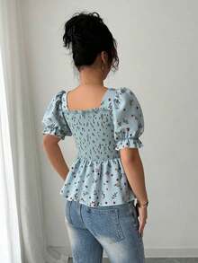 Blusa elegante de mujer con estampado floral diminuto y ajuste ceñido - Celeste - Ver 2