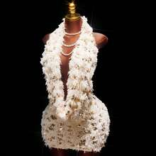 Women's White Dress With Feathers And Gold Sequins, Deep V-Neck Halter Neckline, Fitted Mini Bodycon Design, Glamorous Sexy Style Ideal For Evening Parties, Graduations And Winter Festive Events, Dazzling Look Perfect For Celebrations And Elegant Dinners - 白色 - 查看 7