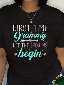 Women's Plus Size T-Shirt "First Grammy Award, Let's Enjoy It!" - Cute Letter And Flower Print, Short Sleeves, Crew Neck, Summer Top, Soft And Breathable Fabric, Machine Washable, Casual And Comfortable Style, Grammy Award Gift For A New Grandma, Casual Spring And Summer Wear, Colorful Heart Print, Comfortable For All Seasons, Fun Printed T-Shirt, For Mom At Home, Women's T-Shirt, Printed T-Shirt, Women's T-Shirt. Women's Blouses>Clothing - 黑色 - 查看 1
