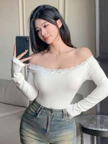 Camiseta ajustada para mujer con hombros descubiertos, con encaje y lazo de contraste, manga larga, top con hombros descubiertos - Blanco - Ver 4
