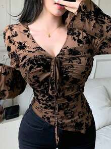 Blusa de mujer con cuello en V de malla con estampado floral, cordón ajustable, bajo asimétrico y mangas acampanadas.Adornada con lentejuelas brillantes, adecuada para verano, primavera y Día de San Valentín.Blusas de manga larga para mujer. - Marrón - Ver 6