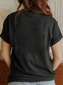 Women's Summer Casual Loose Fit Basic T-Shirt For Everyday Wear. Deer Chives Directional Is A Short-Sleeved, Crew-Neck T-Shirt, A Vintage-Style Casual Print Top For Women. Suitable For Spring, Summer, And Autumn. - 黑色 - 查看 4