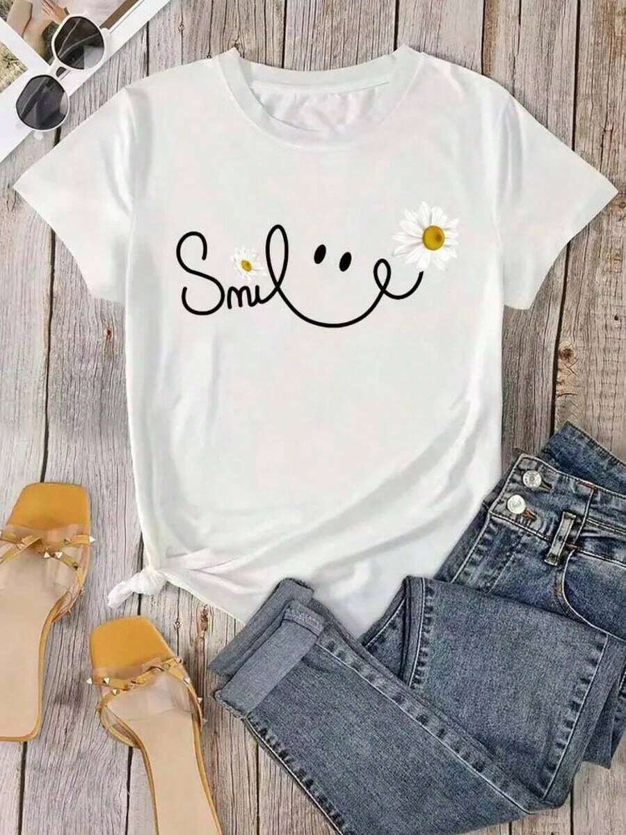 Camisole With A Beautiful Daisy Smile Print, Harajuku Style, Black Graphic Design Camisole, Casual Round Neck Camisole For Women. Suitable As A Gift. Women's T-Shirt. Blouses > Elegant. Boho Chic. Soft, Breathable, And Comfortable Women's Top, Ideal For Spring, Summer, And Autumn, Perfect For Vacations, Travel, And Everyday Wear. - 白色的 - 查看 1