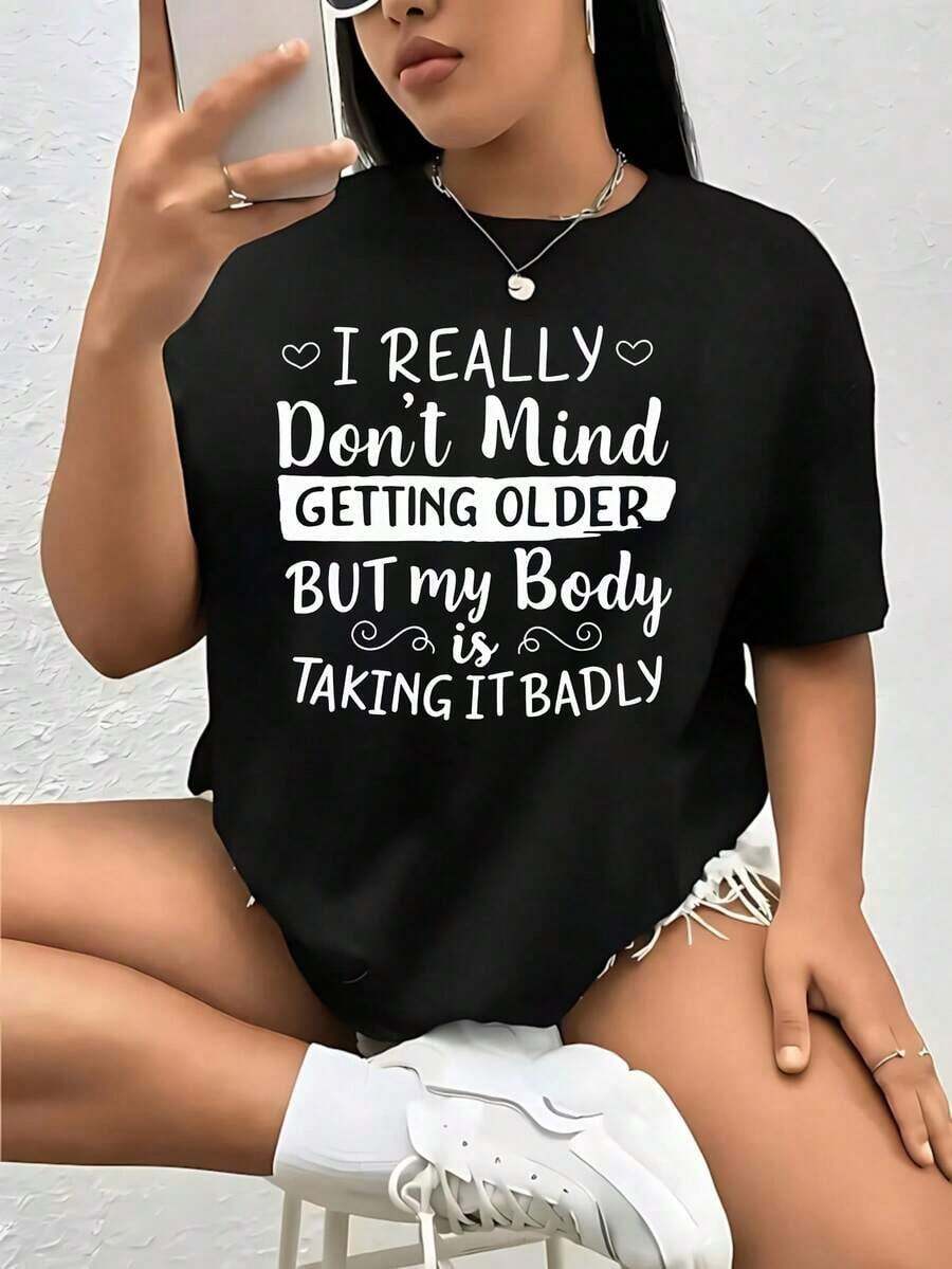 Realmente no me importa ENVEJECER, PERO mi cuerpo lo está asumiendo mal. 1 Camiseta de talla para mujer, divertida, con estampado gráfico, de manga corta, novedosa,% algodón, informal, de cuello redondo, para verano. - Negro - Ver 1