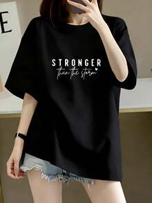 Camiseta Estampada para Mujer - Camiseta Oversized Negra de Manga Corta y Cuello Redondo con Texto Than Strong, Corte Relajado para Todas las Estaciones, Perfecta para el Uso Diario y Atuendos de Vacaciones (Lavable aáquina). - Negro - Ver 6