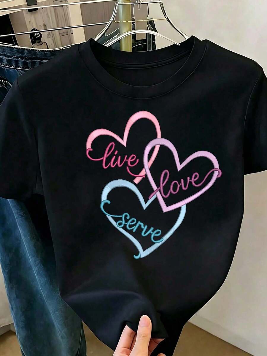 Women's Black T-Shirt With Heart And Letter Print "Live Love Serve", Casual Short Sleeve Crew Neck T-Shirt, Loose Blouse With Positive Phrase For Summer, Daily And Casual Outfit - 黑色 - 查看 1