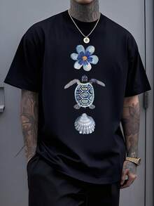 A Blue Flower Symbolizing Purity And Calm, Accompanied By A Turtle Representing Wisdom And Connection To The Ocean, And A Seashell Evoking Inner Peace And Balance. A Modern Men's T-Shirt For Everyday And Casual Wear, Elegant, Comfortable, And With Artistic Charm. - 黑色 - 查看 1