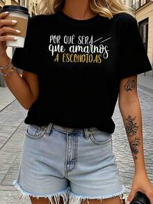 Camiseta de mujer de talla grande estilo curvo con estampado de amor secreto en español "POR QUÉ SERÁ que amarnos A ESCONDIDAS", top romántico y artístico de manga corta para reuniones de parejas, evocando una sensación de ambiente, corte elástico y relajado. - Negro - Ver 6