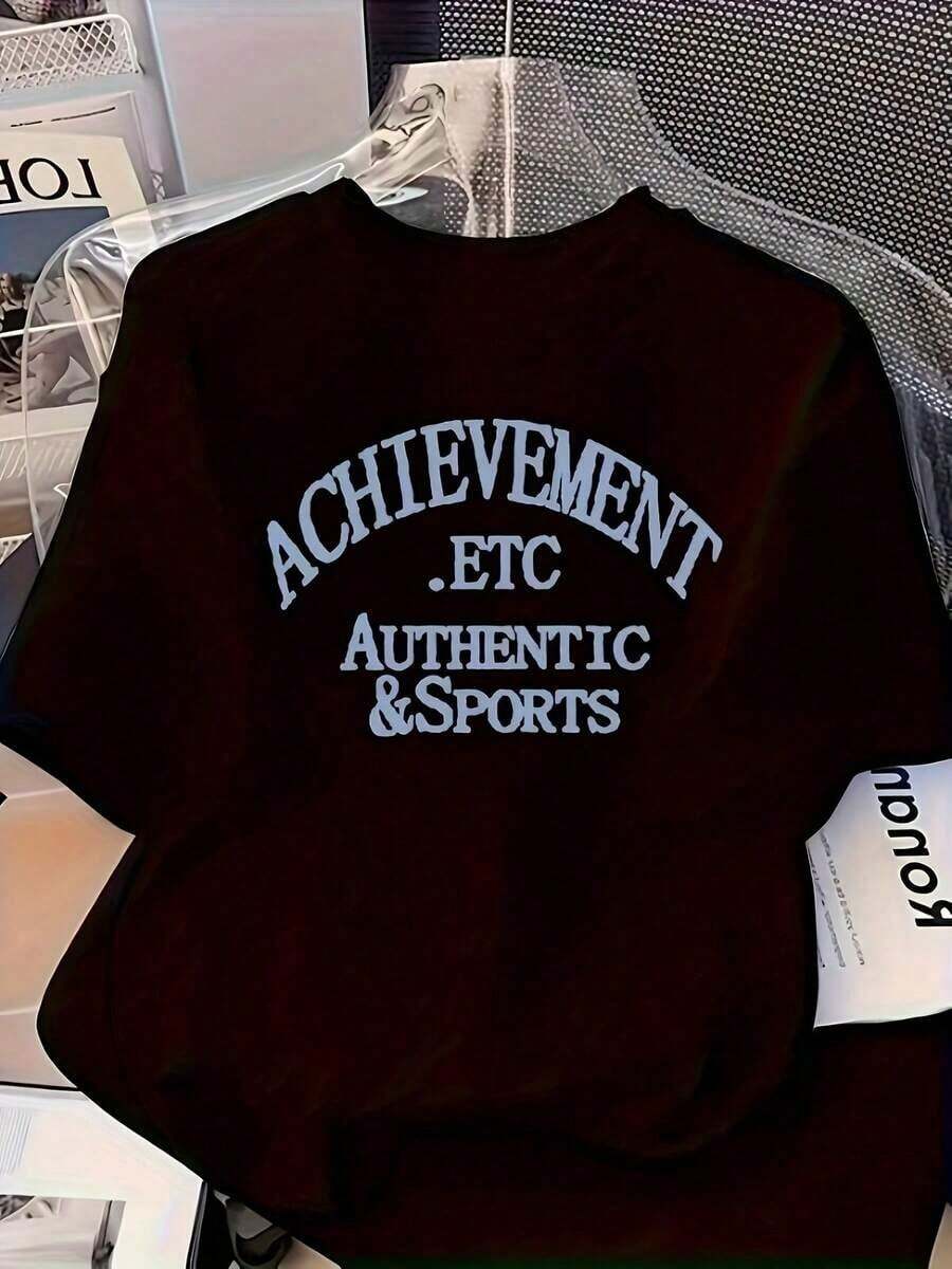 1 Piece Of Women's Oversized Graphic Tee, Featuring "Achievement Authentic & Sports" Print, Casual Loose Fit, Short Sleeves, Crew Neck, Cotton Blend, Retro Athletic Style With Dropped Shoulders, Ideal For Everyday Wear, Campus Outfits And Athleisure, 180g 100% Cotton. - 黑色 - 查看 1