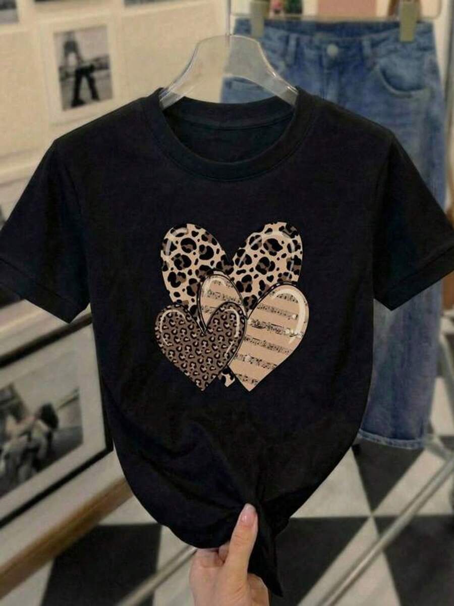 New Women's Short-Sleeved T-Shirt With A Round Neck, Perfect For Spring/Summer. Features A Black Background With A Modern, Minimalist Heart Print, And Is Breathable And Sweat-Wicking. A Unisex Design Ideal For Couples To Wear Together. - 黑色 - 查看 1