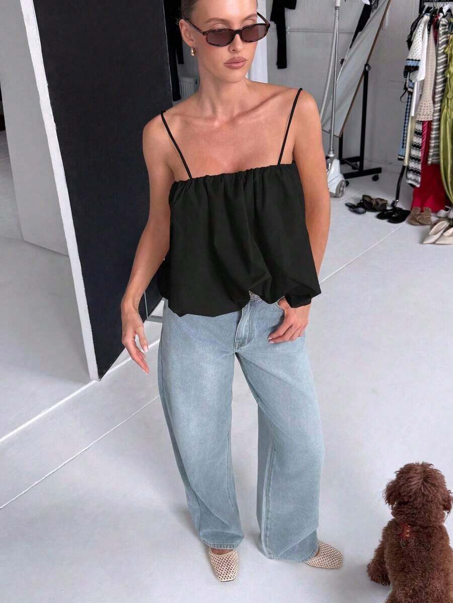 Top de camisola fruncido estilo bohemio con bajo abombado y tirantes ajustables para un estilo casual de verano - Negro - Ver 1