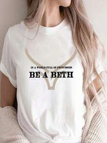 Printed T-Shirts For Women, Oversized Urban-Style Tops, Comfortable And Stylish Summer Tees That Go With Everything. T-Shirts With Slogans Like "In A World Of Princesses, Be Beth," "Boho Cow Skull Howdy," "Wild West," And "Yellowstones Duttons Ranch." - 白色 - 查看 6