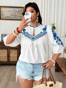 Weeklong Blusa elegante de dama de moda con nueva impresión bordada de imitación, recorte hueco delantero, volante, decoración con flecos y manga 3/4 - Azul - Ver 3