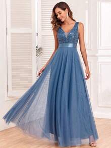 Vestido de dama de honor formal de línea A con escote en V sin mangas, bordado y de malla, vestido de fiesta elegante, vestido de invitado de boda formal, vestido de ceremonia de graduación, vestido de noche de primavera - Niebla azul - Ver 7