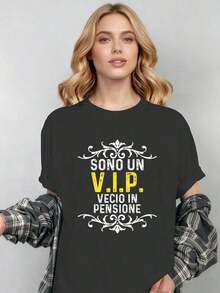 Funny Women's Retirement Slogan T-Shirt - "I'm A Senior VIP To A Retired Man", Graphic Print In Spanish And English, Loose Fit, Casual Comfort, Humorous Gift For Retirement Life, Lettering, Comfortable Retirement Party Outfit For All Seasons - 黑色 - 查看 7