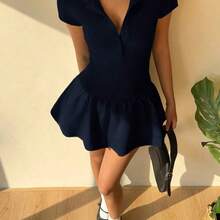 Vestido casual de manga corta de un solo color con volantes en el bajo y abotonadura - Azul marino - Ver 10