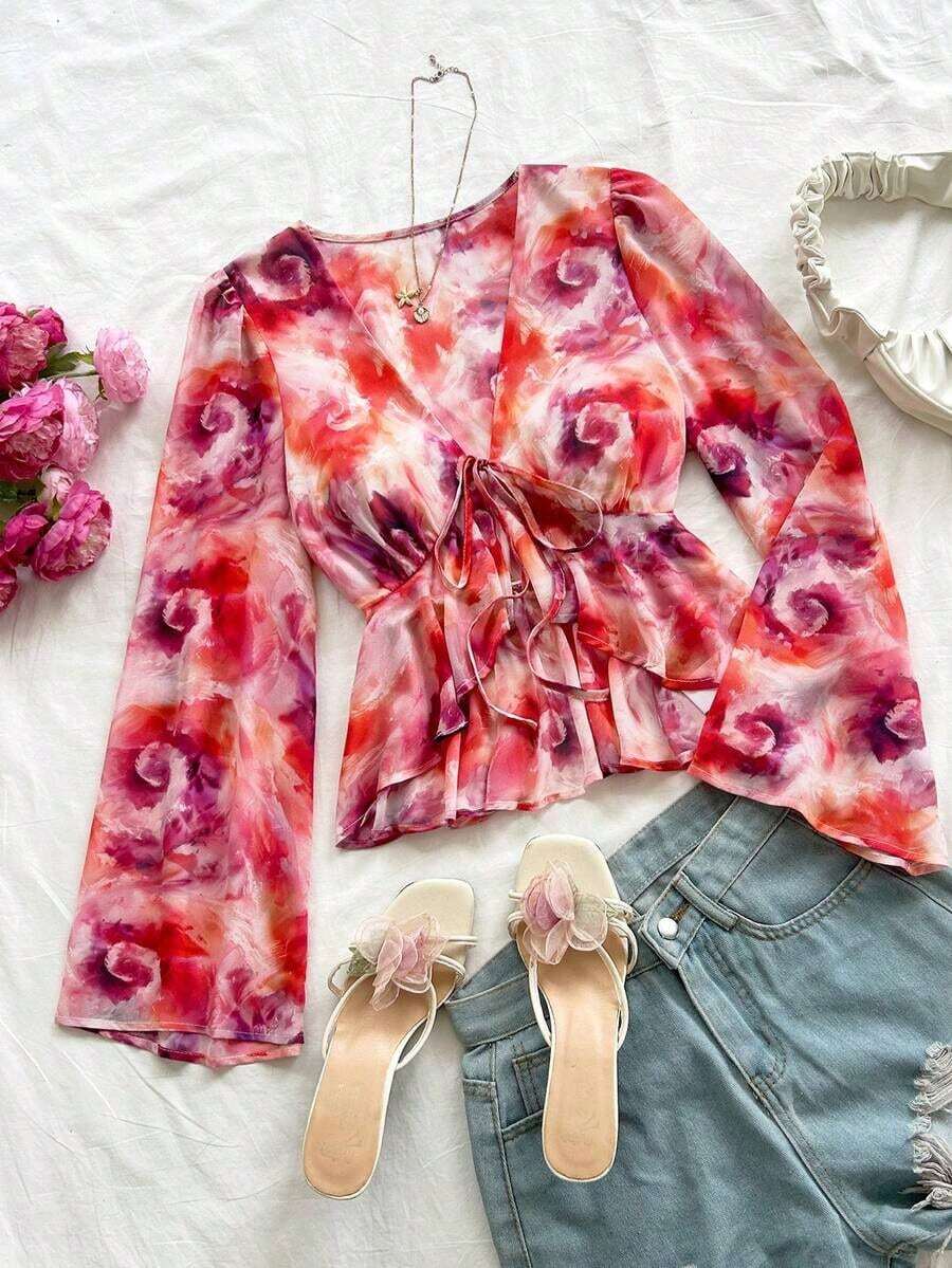Blusa con escote en V, cintura ajustable con lazo, mangas acampanadas y fruncido en el dobladillo con detalle de volantes. - Multicolor 2 - Ver 1