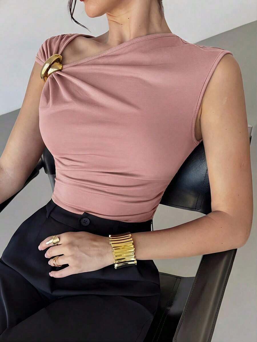 Camiseta asimétrica de hombro con decoración metálica, elegante y casual, adecuada para salir, fiestas y otras ocasiones/Otoño para mujeres/Disfraz de Halloween para mujeres/Camiseta roja de Navidad/Parte superior de fiesta de Año Nuevo/Elegantes - Rosa - Ver 1
