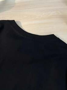 This Fashionable Women's T-Shirt Features A "Yoga Sport" Pattern Design And Is Made Of 100% Pure Cotton. It Has A Round Neck And Short Sleeves, Providing Comfort And Breathability. It Is Both Casual And Elegant, Making It A Must-Have Item For Summer. - 黑色 - 查看 3