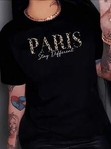 Texto con letras inspiradas en la ciudad de París adornadas con patrón animal que simboliza libertad confianza y autenticidad resaltando la fuerza interior y el deseo de vivir con estilo propio camiseta de mujer casual moderna cómoda para uso diario - Negro - Ver 8