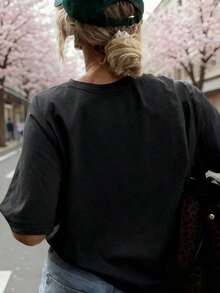 Women's Casual Olive Green Round Neck Short Sleeve T-Shirt With Dandelion And Butterfly Print, Regular Fit. Suitable As A Gift. Women's T-Shirt. Elegant Blouses. Boho Chic. Soft, Breathable, And Comfortable Women's Top, Ideal For Spring, Summer, And Autumn, Perfect For Vacations, Travel, And Everyday Wear. - 黑色 - 查看 3