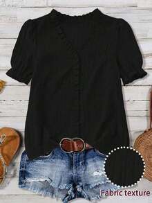 Blusa casual con cuello en V, volantes y mangas de pétalos acanalados para tallas grandes - Negro - Ver 1