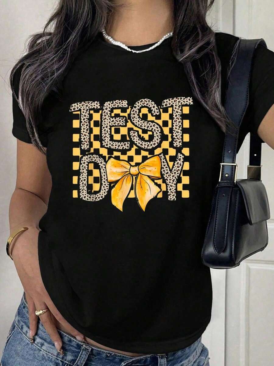 Camiseta de Mujer a Cuadros con Estampado "Día del Examen" - Camiseta de Manga Corta y Cuello Redondo en Blanco y Negro, Estilo Casual para Primavera/Verano, Adecuada para Uso Diario, Eventos y Día del Examen - Camiseta Gráfica de Ajuste Cómodo para Uso Diario - Negro - Ver 1