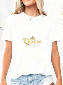 Quince Chambelan & Elegant Gold Crown, Women's Short-Sleeved T-Shirt With Elegant Text, Comfortable, Soft And Lightweight Fabric, Ideal Gift For Quinceañera Enthusiasts Or Lovers. 100% Cotton. - 白色1 - 查看 3