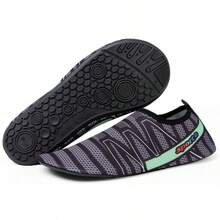 Tigerock-1 男女通用运动休闲鞋，适合沙滩和游泳。是室内瑜伽、普拉提、有氧运动、派对和健身房的理想之选，也适合海滩、泳池和水上乐园。陆地和水上皆宜，是健身、休闲和度假的完美之选。 - 灰色 - 查看 11