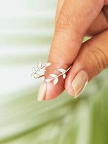 1pc Elegant Leaf-Shaped Cubic Zirconia Ring, Suitable For Teenage Girls As Birthday Gift, Party Accessory Or Daily Decoration - Silver - View 4