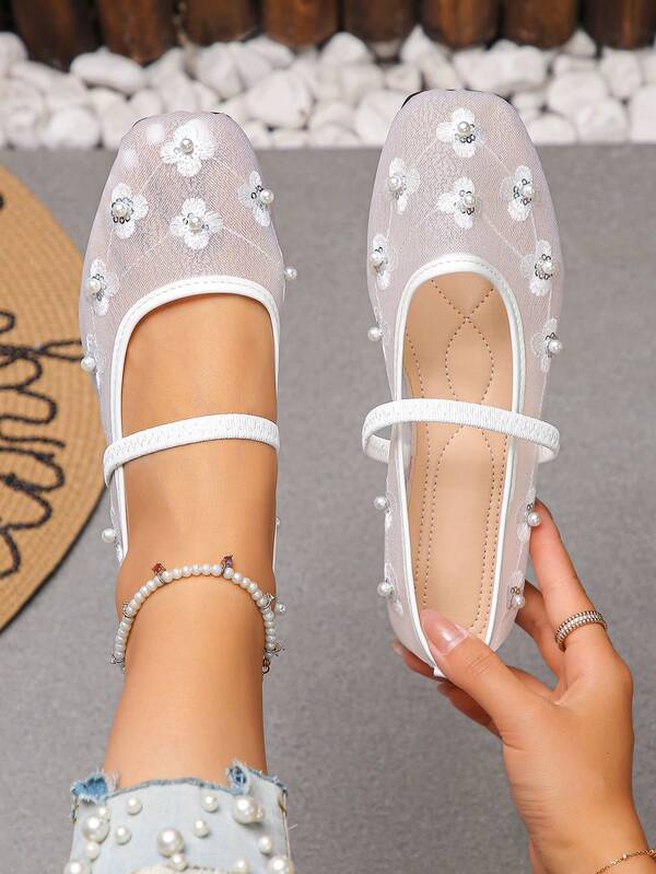 Flat Bottomed Shoes, A Fashionable And Casual Pair Of Women's Clear Mesh/Three-Dimensional Flower/Pearl Embellishment Flat Bottomed Shoes. The Mesh Material Is Breathable And Comfortable, And The Square Shaped Version Is Matched With A Straight Strap, Making It Easy To Put On And Take Off. It Can Be Worn For Daily Commuting, Dating, Or Shopping.